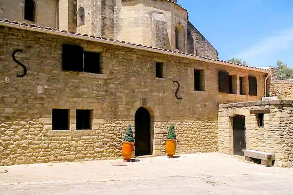 Gite En Provence Proche Avignon Sauveterre  Bagian luar foto